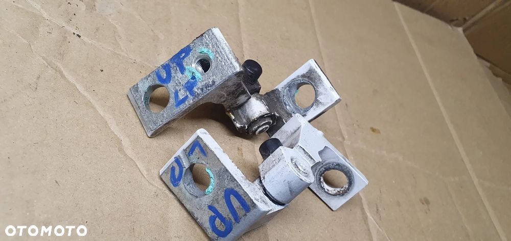 Zawias zawiasy drzwi lewy przód para VW UP 7N0831401 - 7