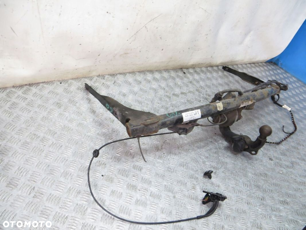 AUDI Q3 8U HAK HOLOWNICZY 8U0803880B 11- - 3