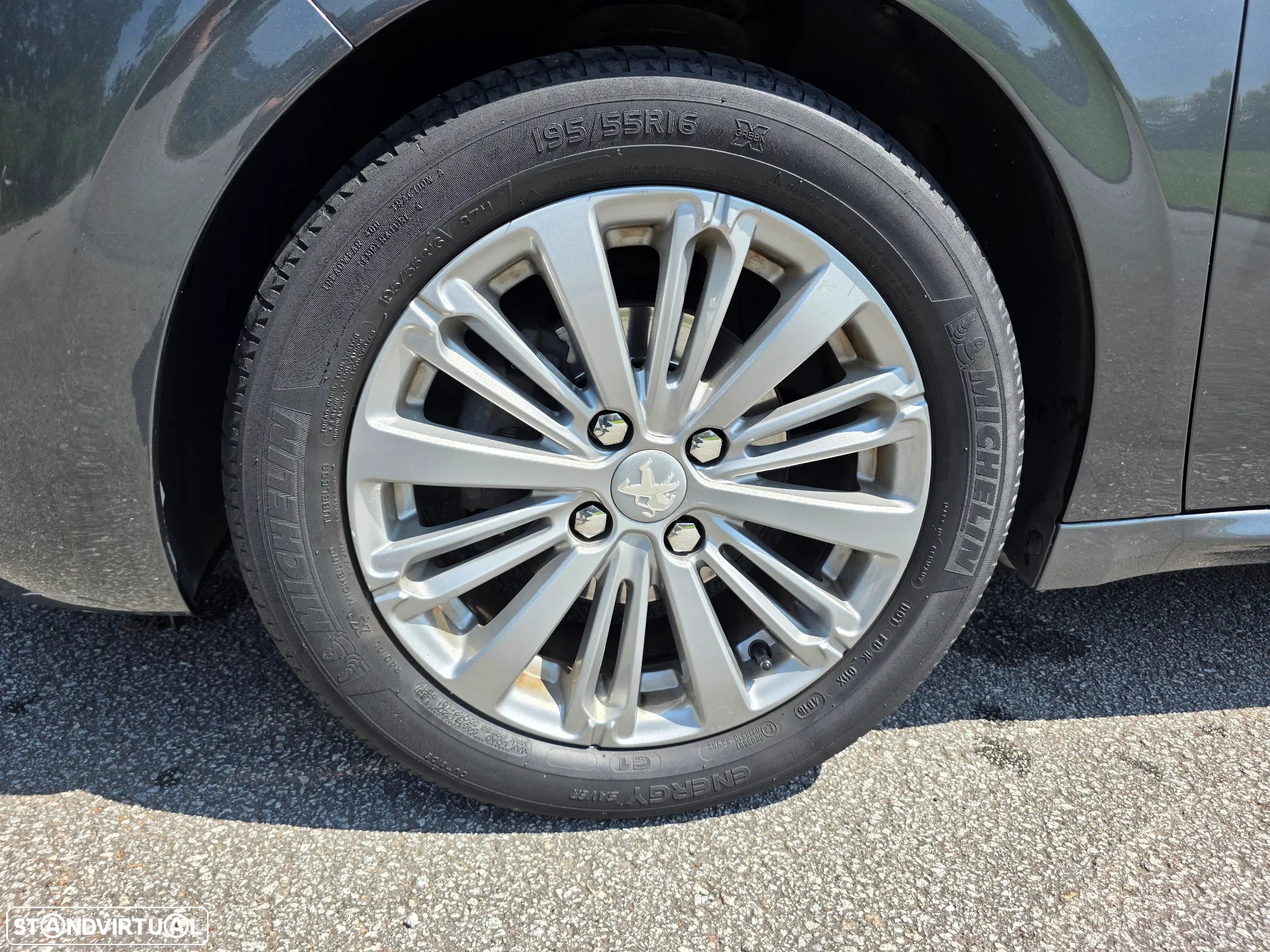 Peugeot 208 - 6