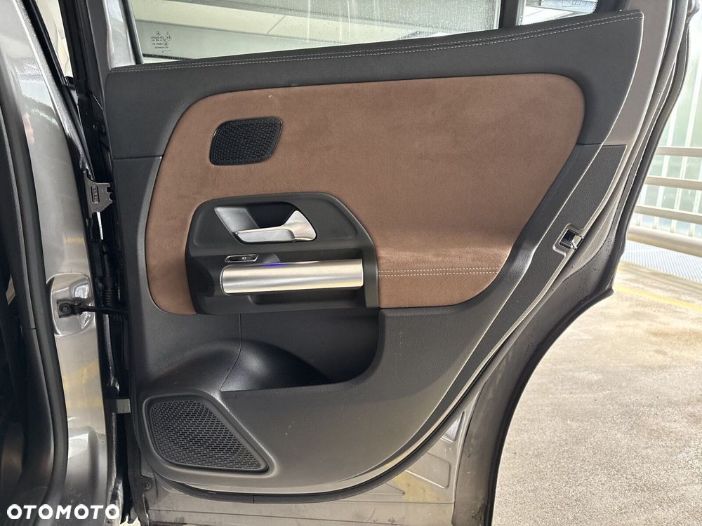 Mercedes-Benz GLA - 23