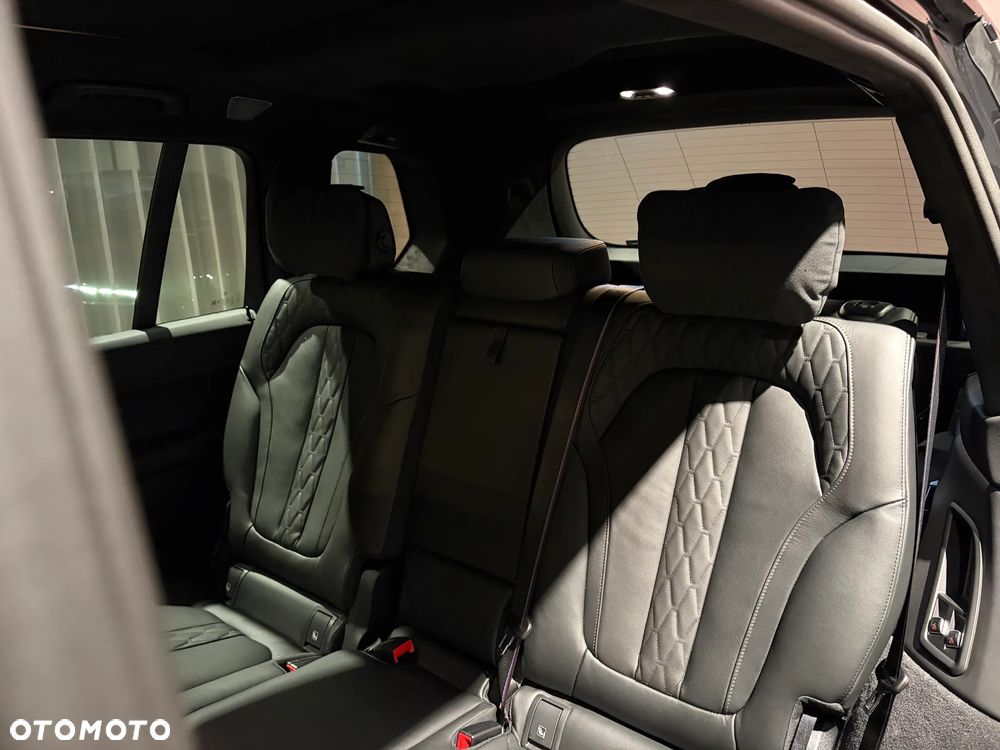 BMW X7 - 16