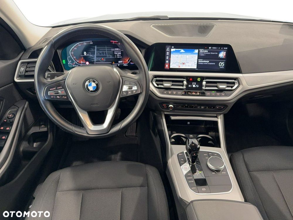 BMW Seria 3 318i - 9