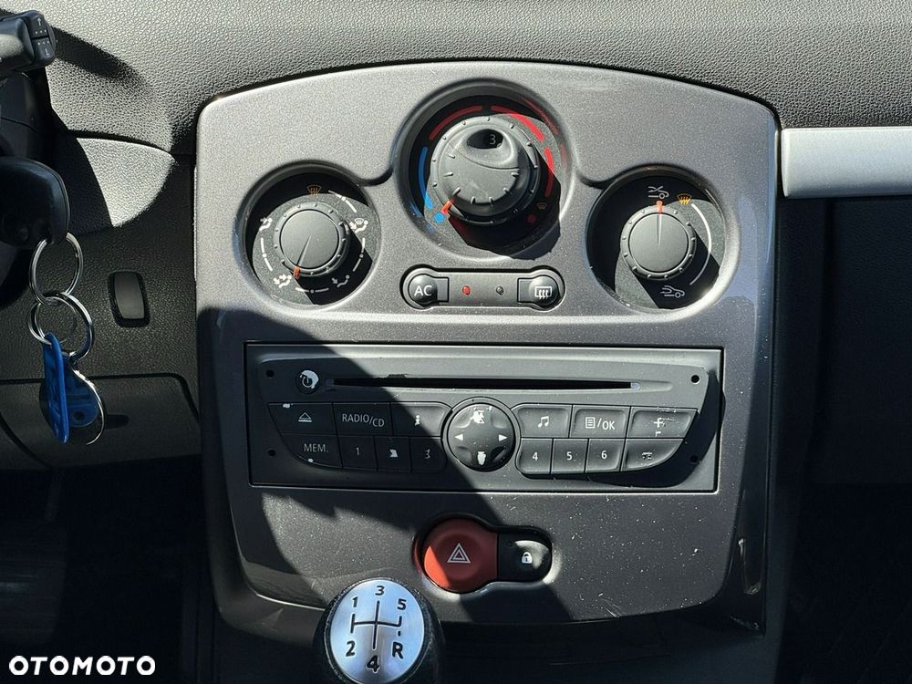 Renault Clio - 22