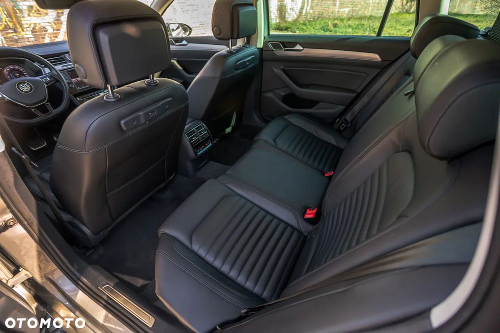 Volkswagen Passat 2.0 TDI SCR 4Motion DDG Highline - 19