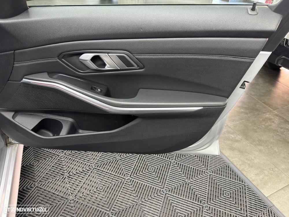 BMW 318 d Line Sport Auto - 37