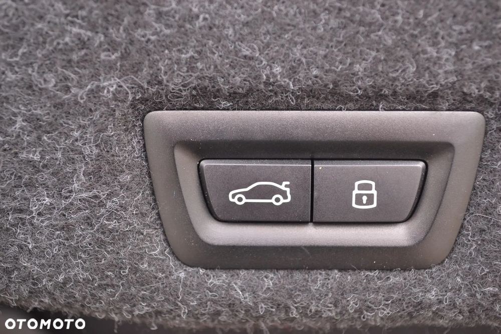 BMW Seria 5 520d xDrive - 14