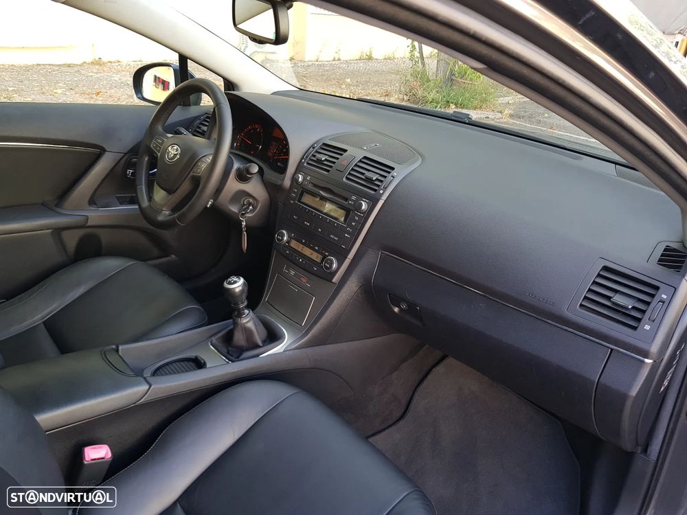 Toyota Avensis SW 2.0 D-4D Exclusive - 35