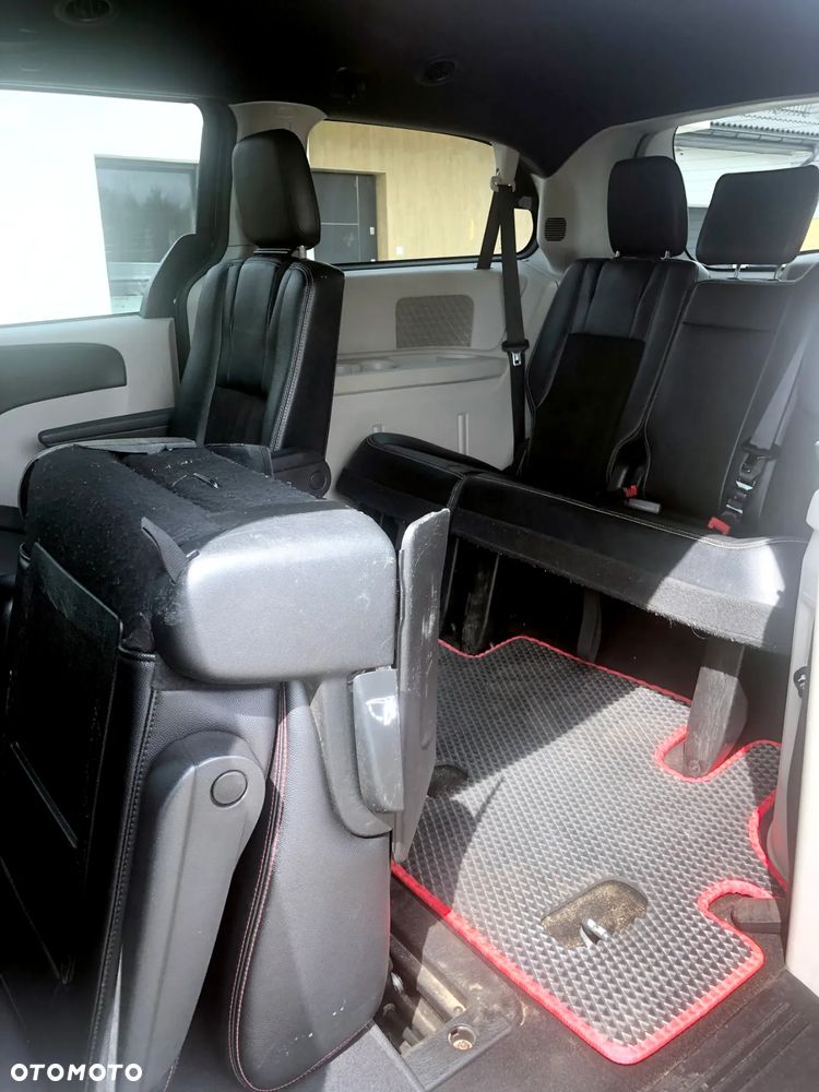Dodge Grand Caravan - 21