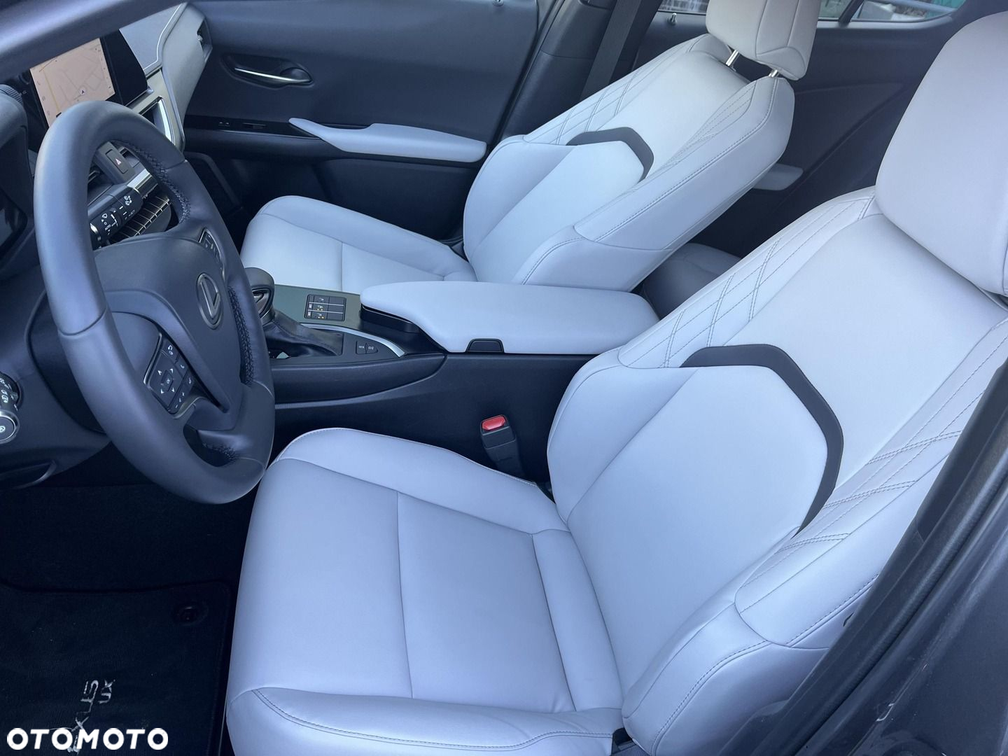 Lexus UX - 15