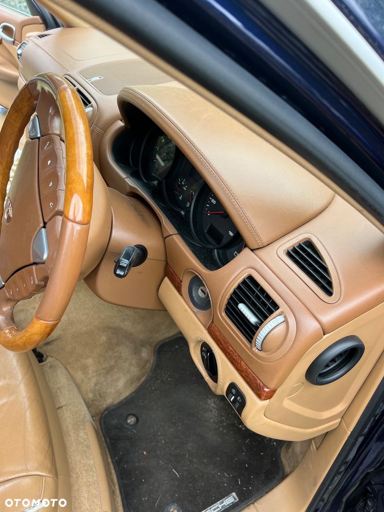Porsche Cayenne - 2