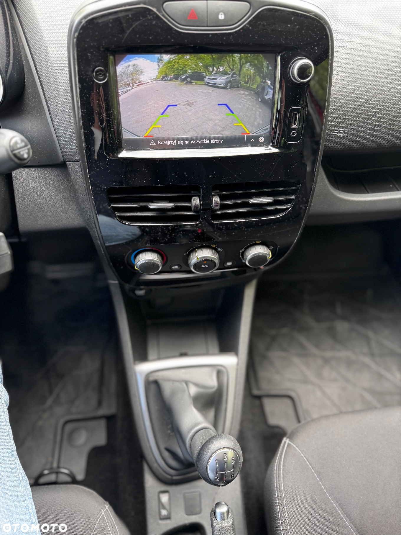 Renault Clio 1.2 16V Limited EU6 - 10