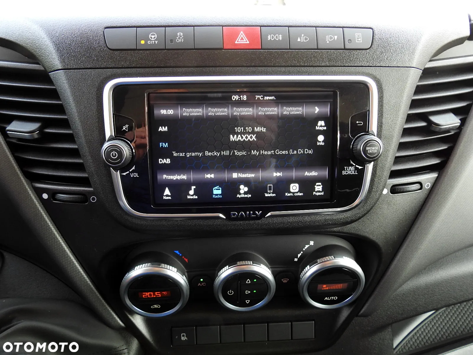 Iveco DAILY NOWY 35S18 CONNECT PLANDEKA 10 PALET WEBASTO KLIMATYZACJA TEMPOMAT NAWIGACJA LEDY ASO  180KM [ 500249 ] - 33