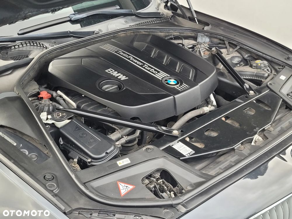 BMW Seria 5 525d - 36