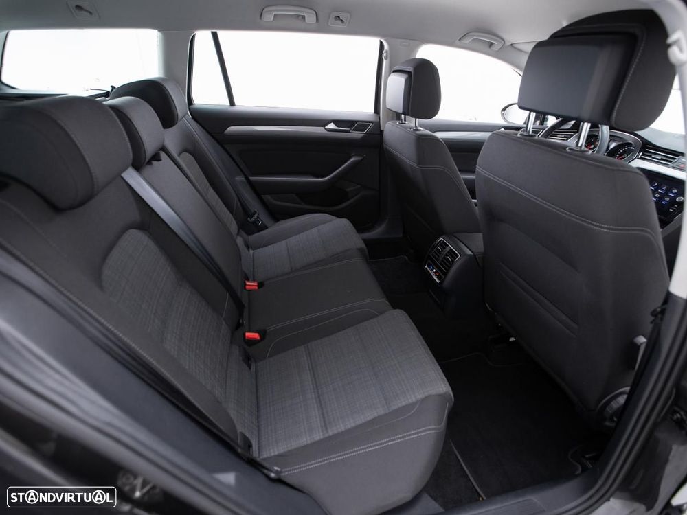 VW Passat Variant 2.0 TDI Business DSG - 11