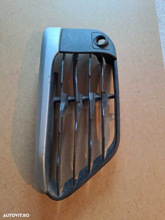 Grila stanga bara fata Bmw X1 F48 originala - 2