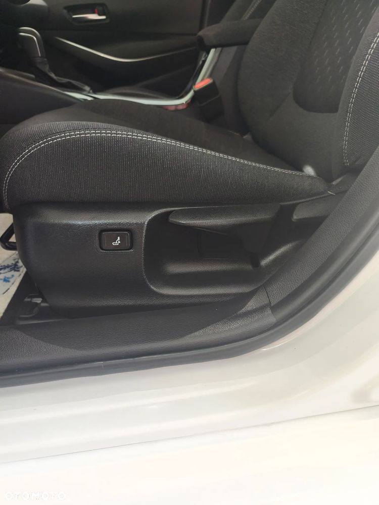 Toyota Corolla 1.8 Hybrid Comfort - 24