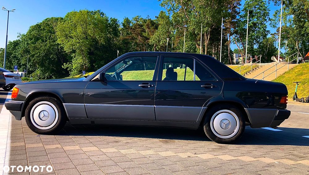 Mercedes-Benz W201 (190) - 2