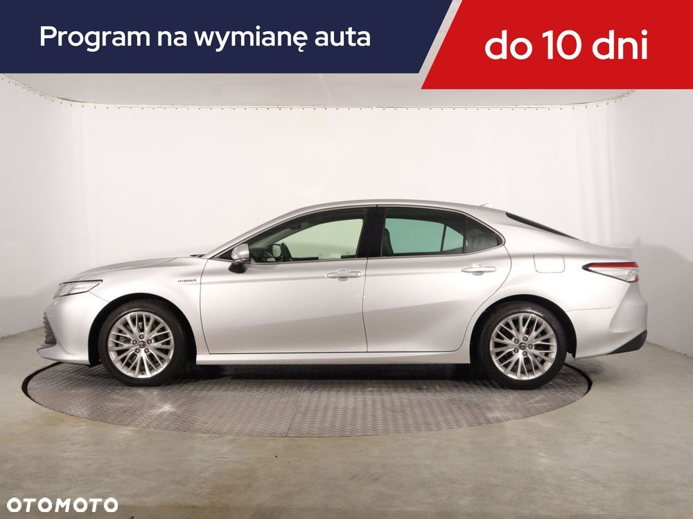 Toyota Camry - 4