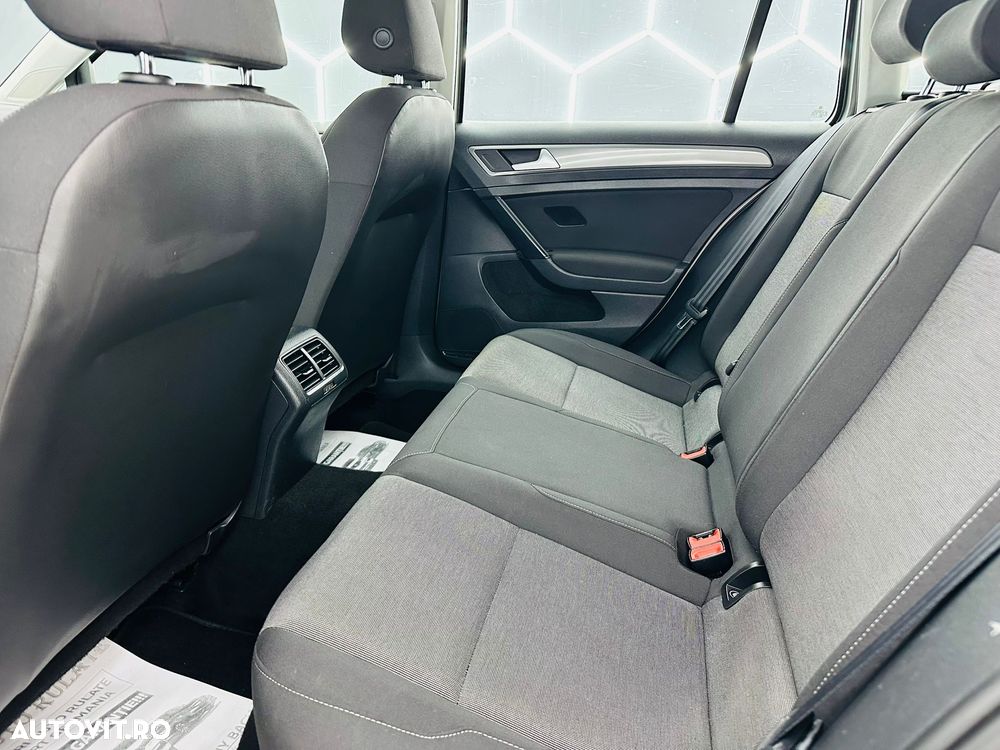 Volkswagen Golf 1.6 TDI BlueMotion Technology Comfortline - 16