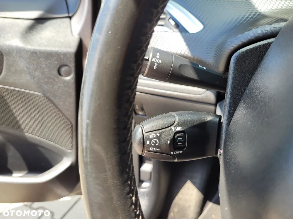 Peugeot 2008 1.6 e-HDi Active S&S - 20