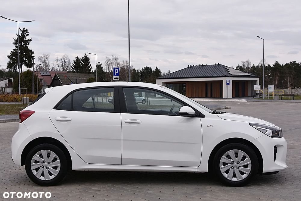 Kia Rio 1.2 L - 3