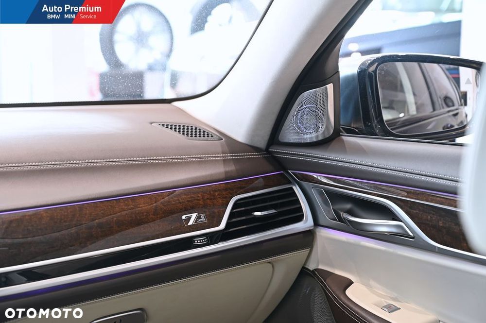 BMW Seria 7 M760Li xDrive - 23