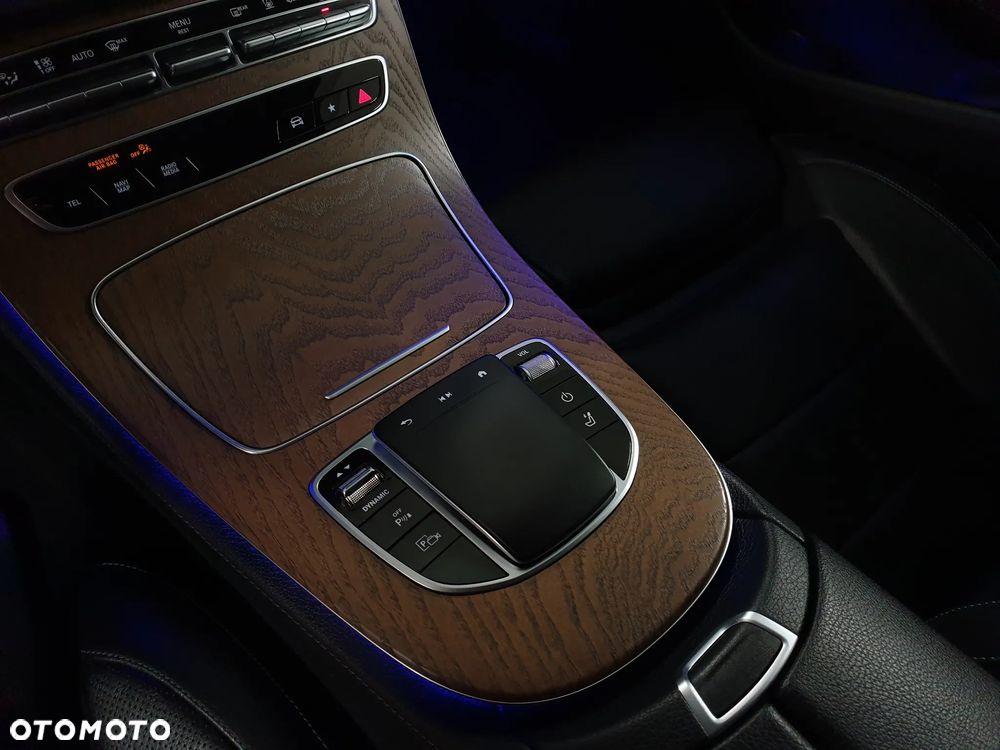 Mercedes-Benz Klasa E 300 de 4Matic 9G-TRONIC AMG Line - 34