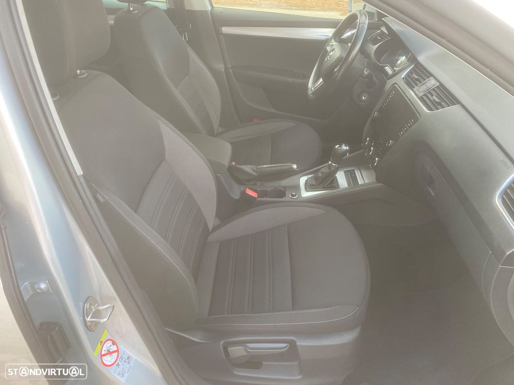 Skoda Octavia 1.6 TDI DSG Ambition - 11