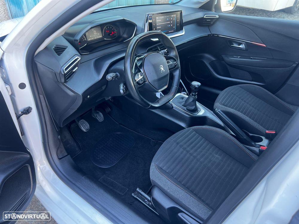 Peugeot 208 - 11