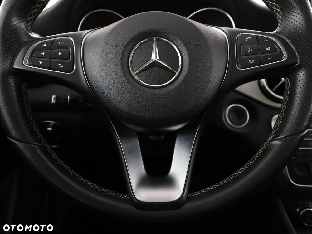 Mercedes-Benz GLA 180 Urban - 22