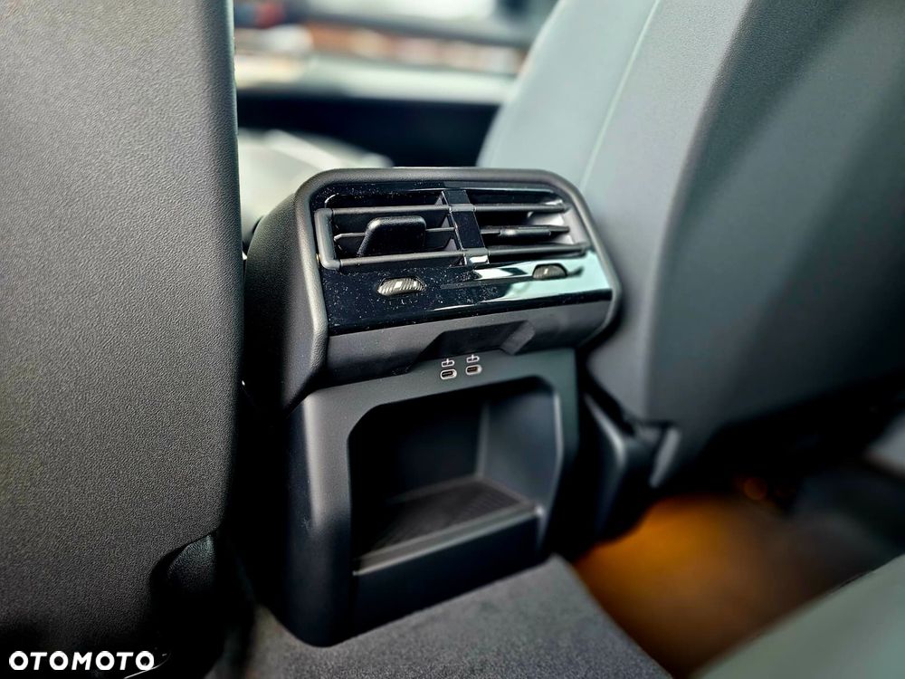 BMW Seria 5 520d xDrive mHEV - 32