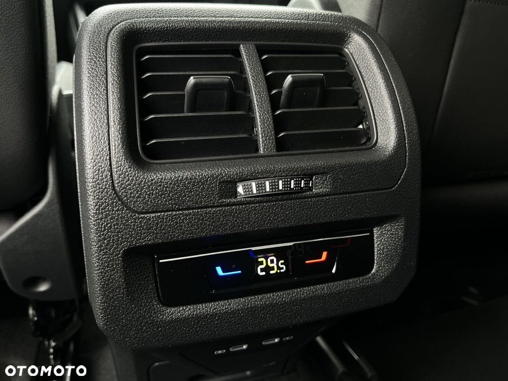 Volkswagen Touran - 32