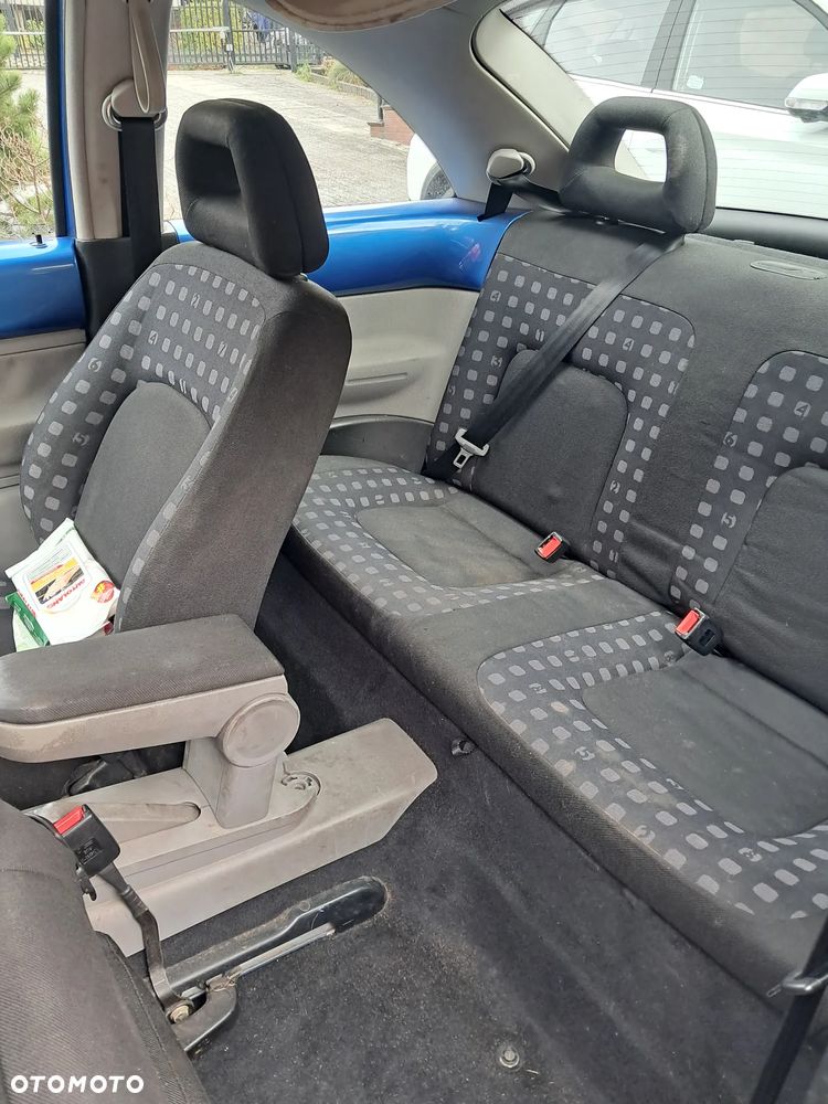Volkswagen New Beetle - 7