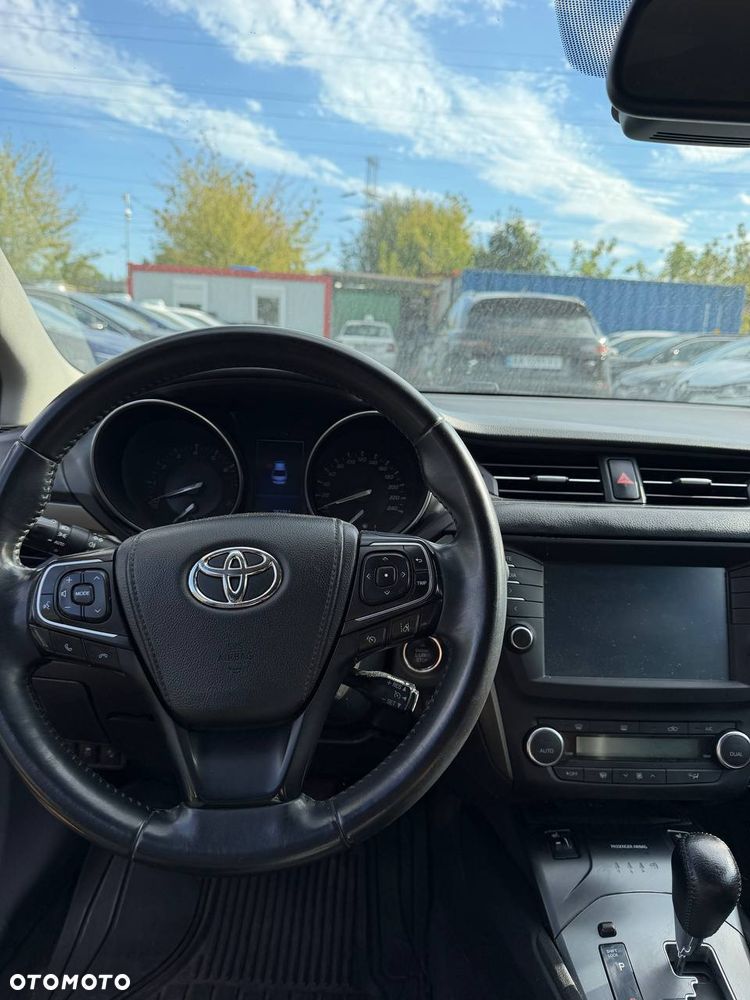 Toyota Avensis 1.8 Active MS - 10