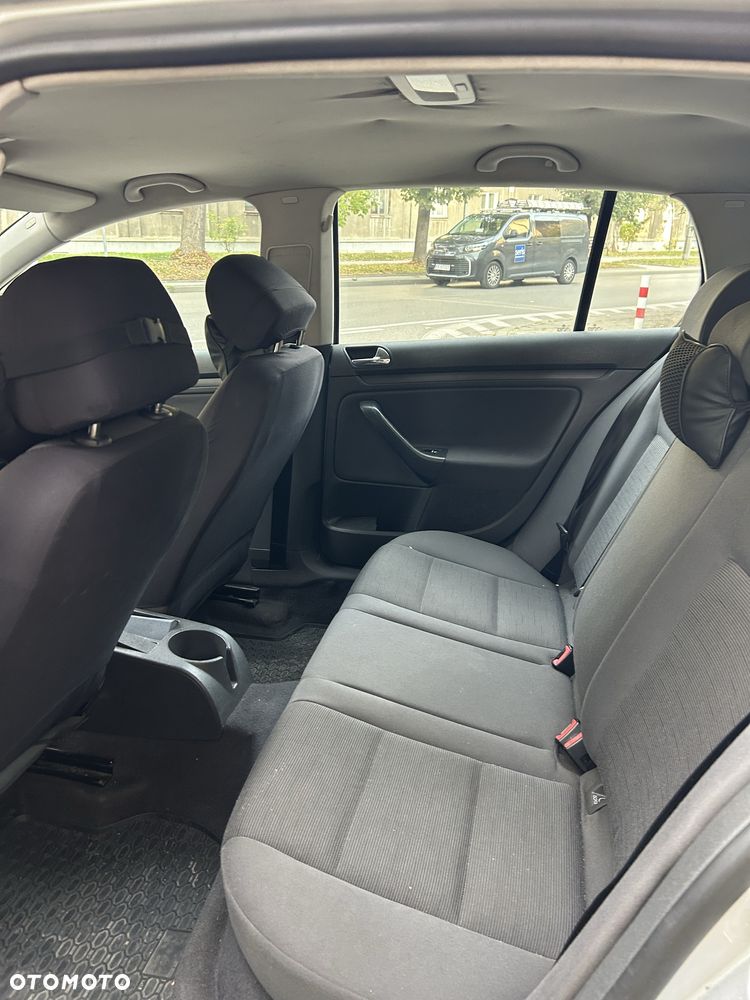 Volkswagen Golf - 6