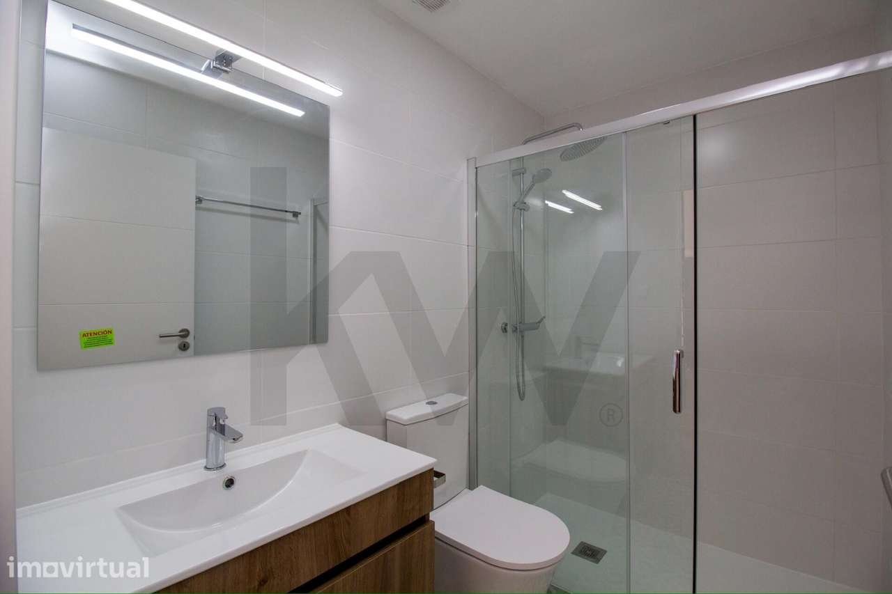 Moradia V1+1 Totalmente Remodelada | Rio Maior - Grande imagem: 2/17