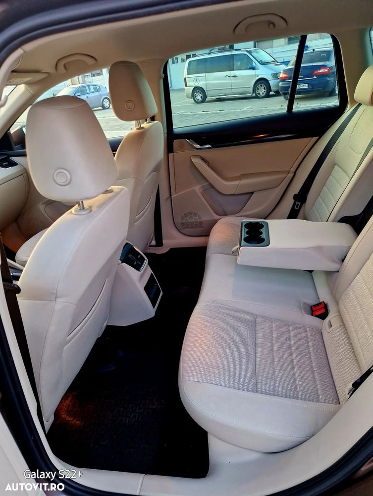 Skoda Octavia Combi 2.0 TDI DSG Premium Edition - 13