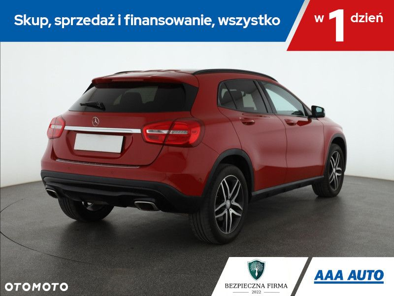 Mercedes-Benz GLA - 6