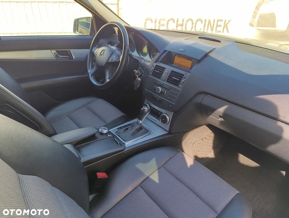 Mercedes-Benz Klasa C 180 CGI Automatik BlueEFFICIENCY Avantgarde - 19