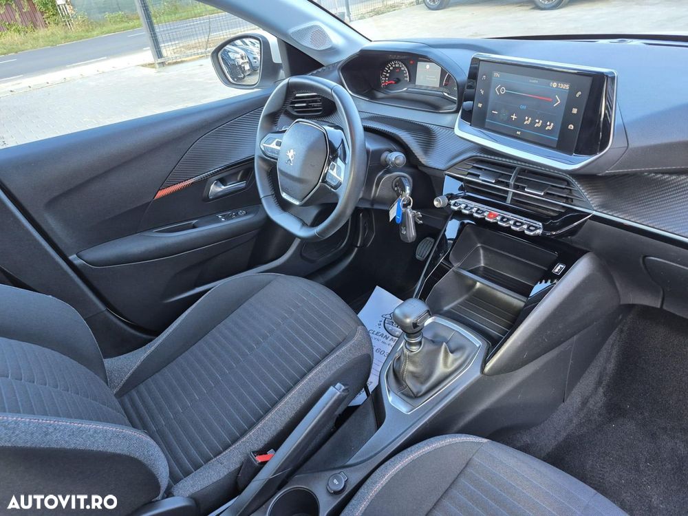 Peugeot 208 - 15