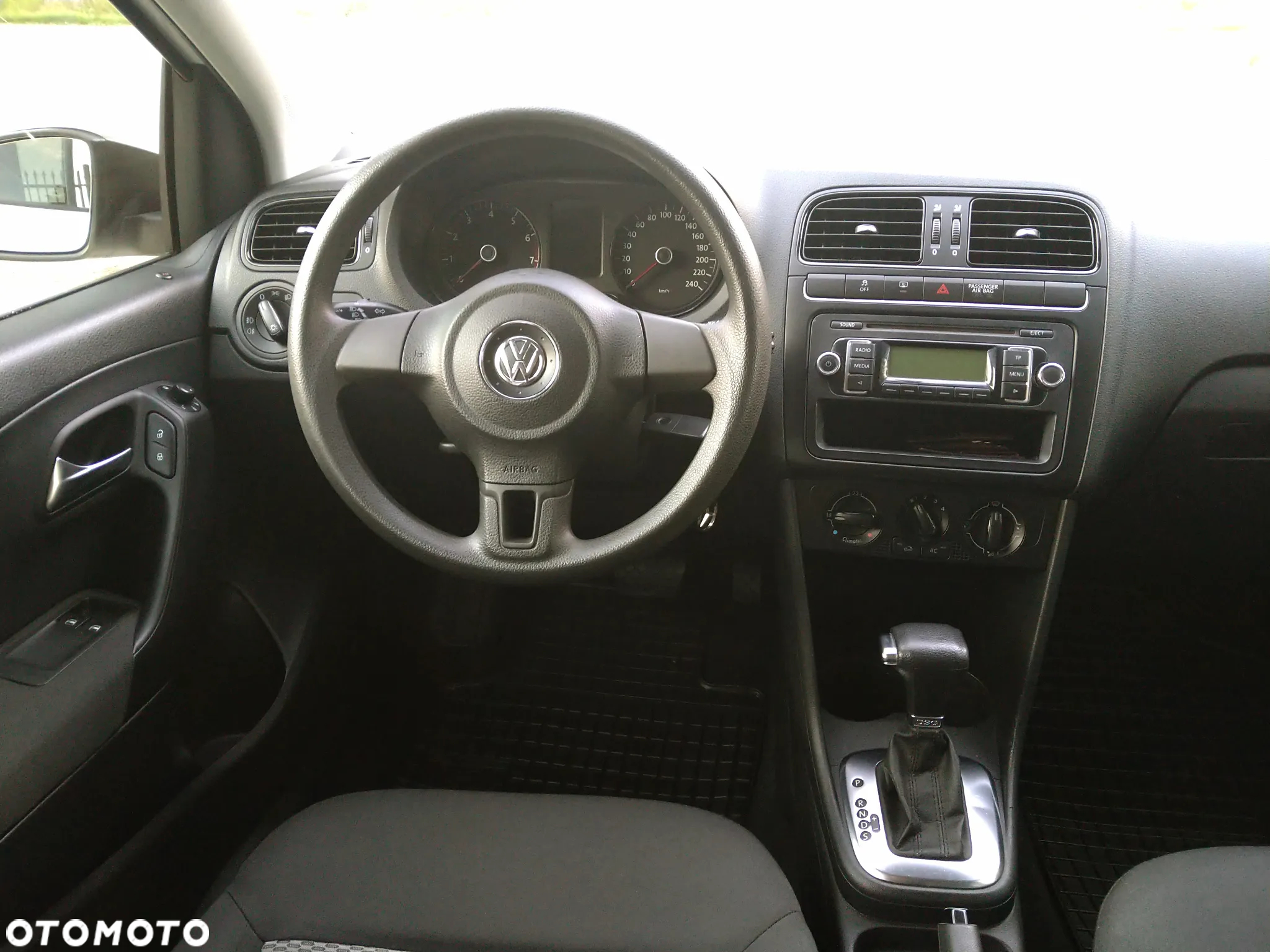Volkswagen Polo 1.4 16V Trendline DSG - 11