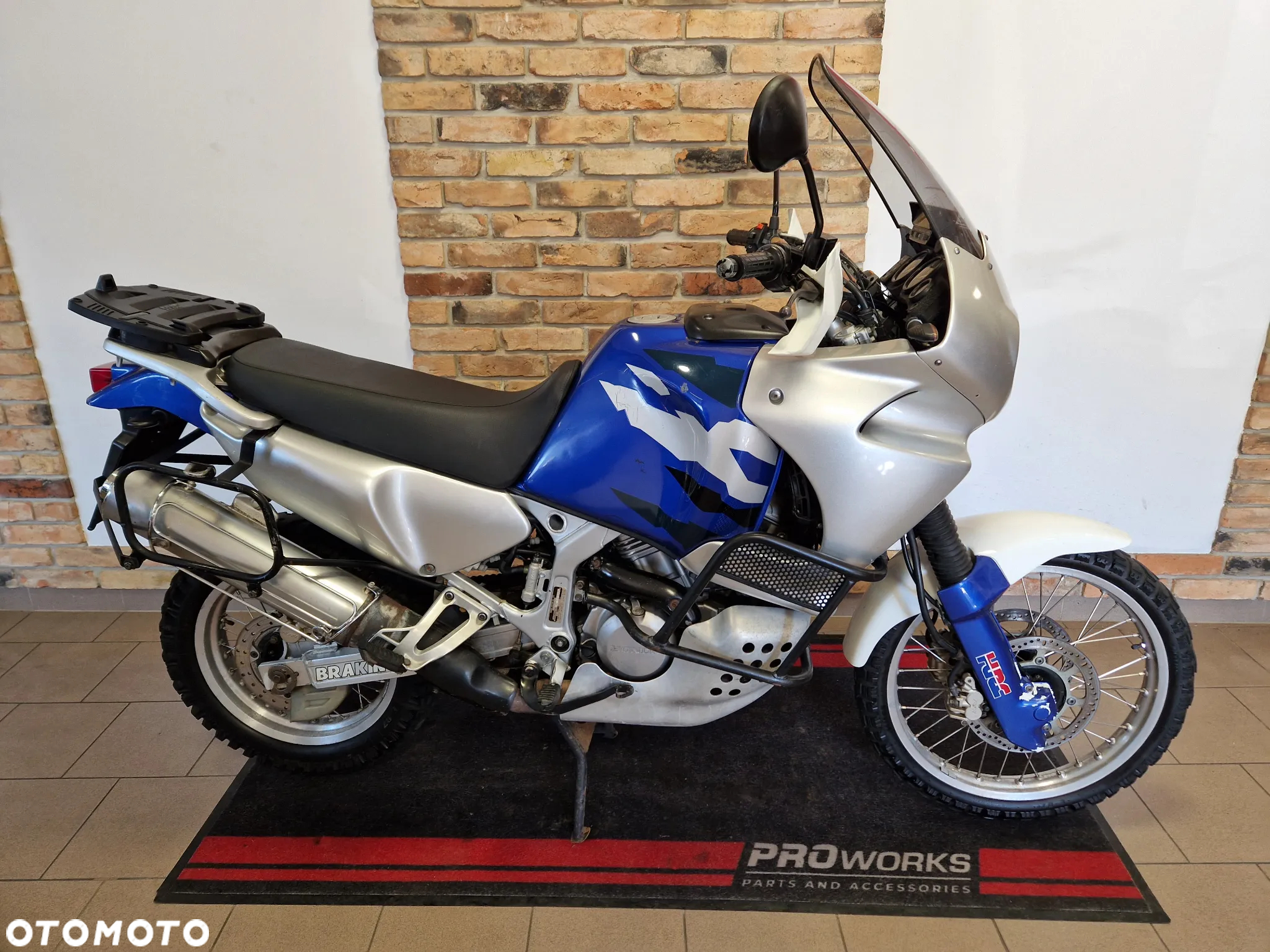 Honda XRV