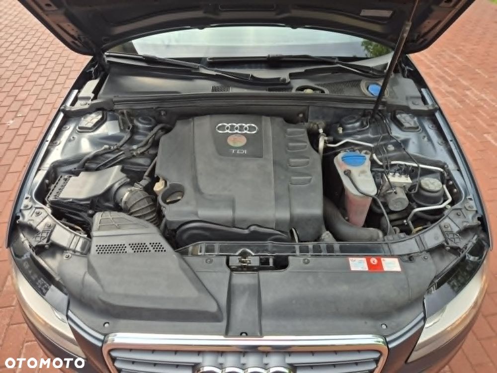 Audi A4 Limousine - 8