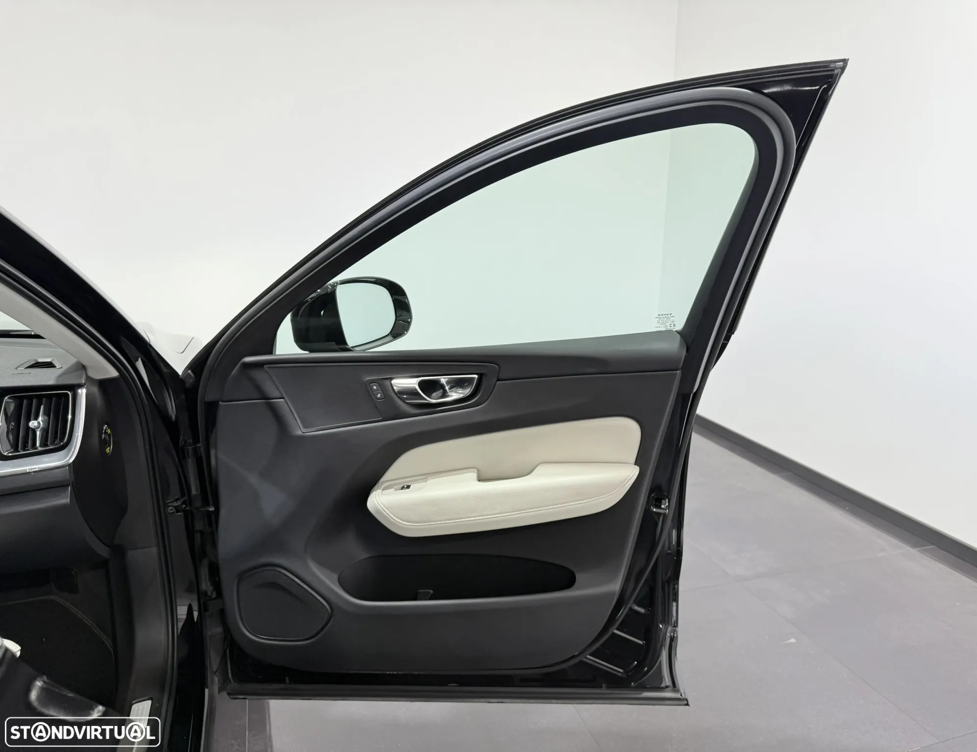 Volvo XC 60 2.0 D4 Momentum Plus - 39
