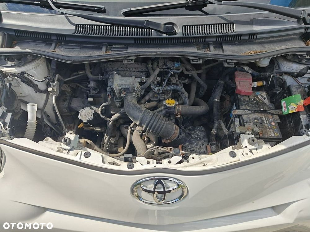 Toyota iQ - 14