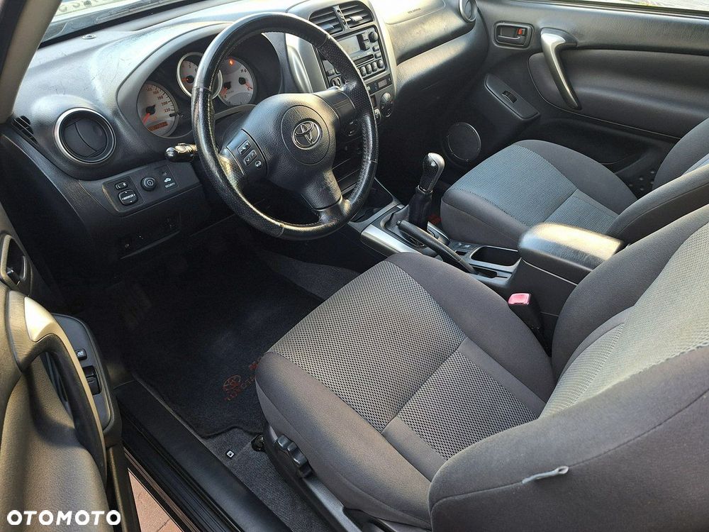 Toyota RAV4 - 9
