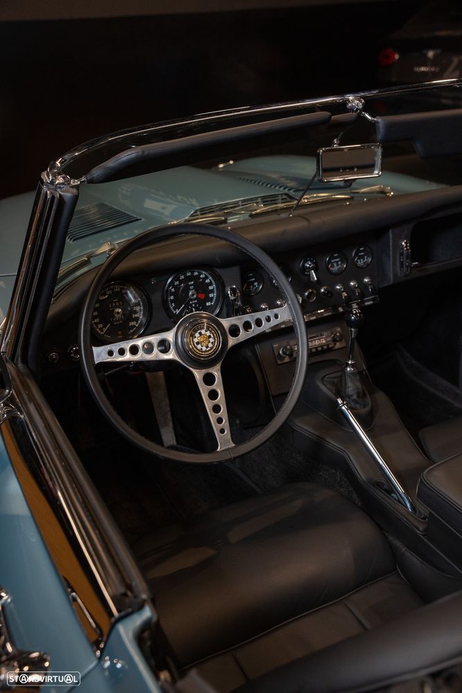 Jaguar E-Type - 14