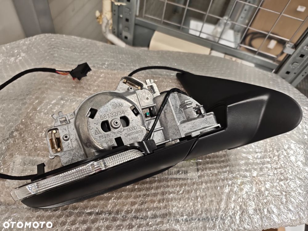 Obudowa lusterka Skoda Octavia (prawa strona) - 2