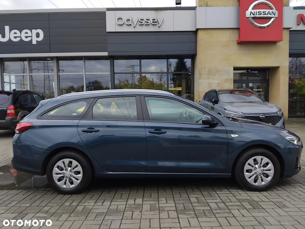 Hyundai i30 1.5 DPI Classic + - 7