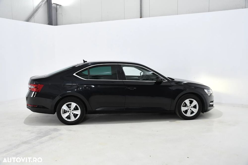 Skoda Superb 2.0 TDI DSG Premium Edition - 6